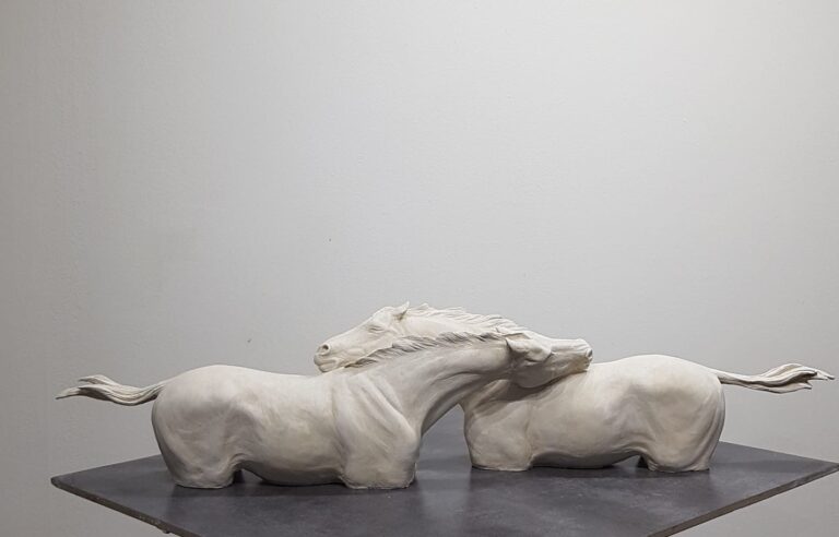 Les z'am - Sculpture en grès blanc