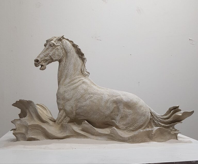 WAVES -Sculpture en grès légèrement patiné